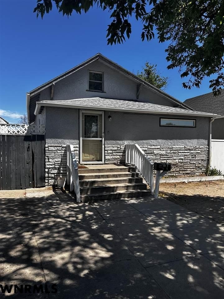 Single Family 4BR 2BA - 2117 AVENUE C, SCOTTSBLUFF, NE