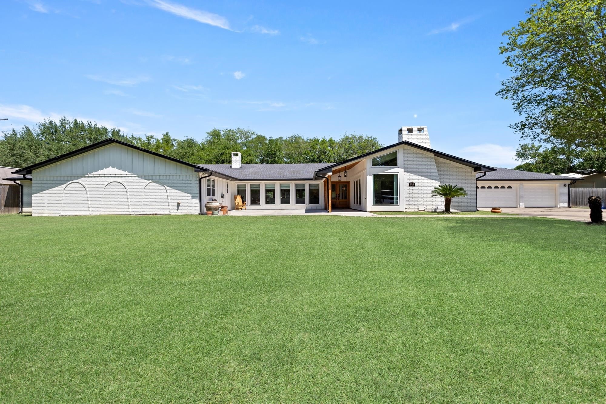 Single Family 6BR 5BA - 1814 N 26th, Nederland, TX