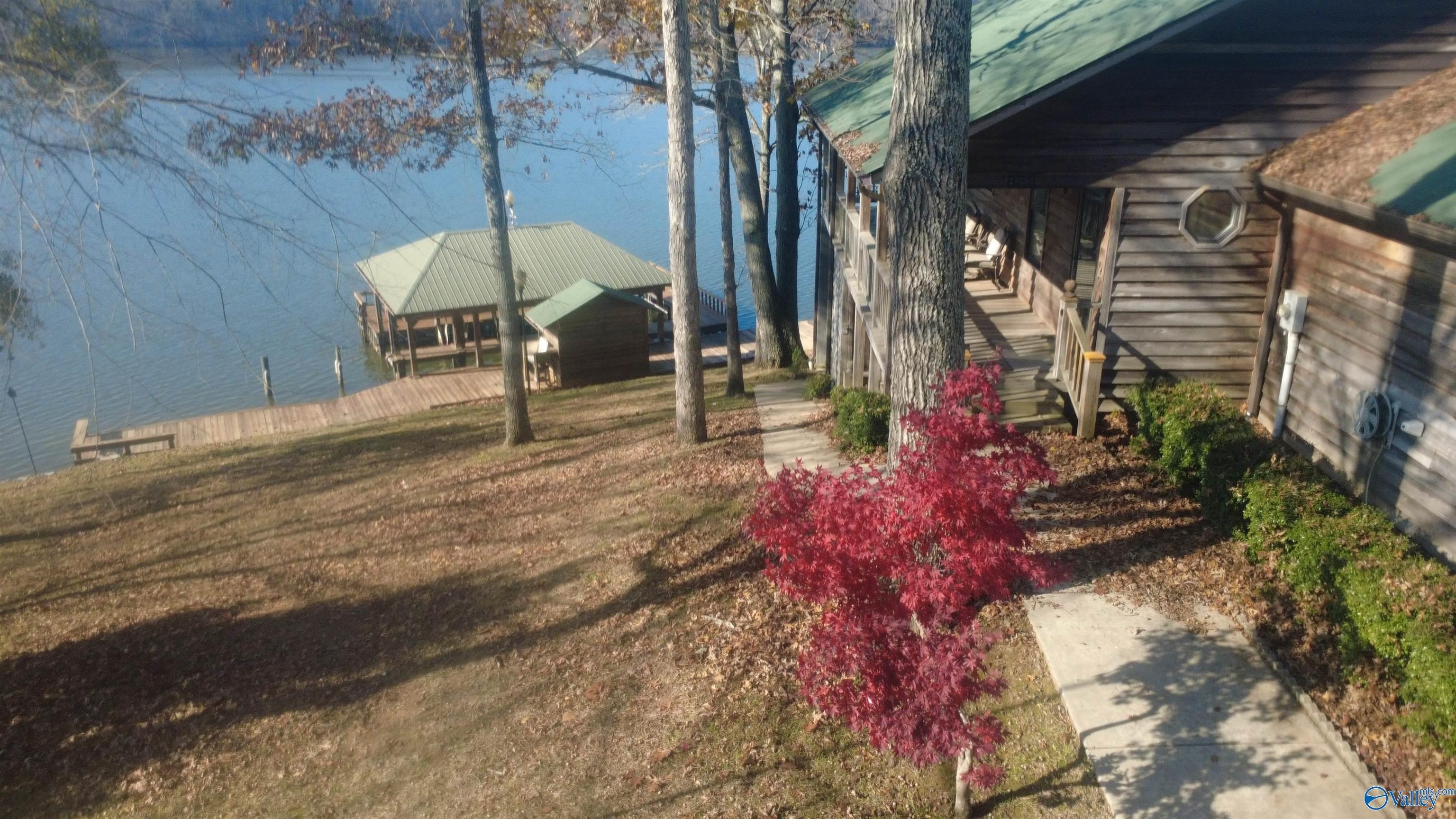 Single Family 3BR 4BA - 1889 Mohawk Cliff Road, Ohatchee, AL