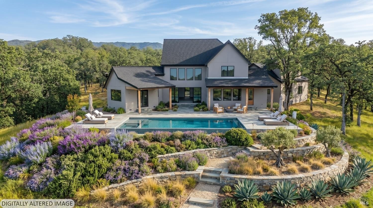 Single Family 4BR 4BA - 3215 Deerwood Drive, Ukiah, CA