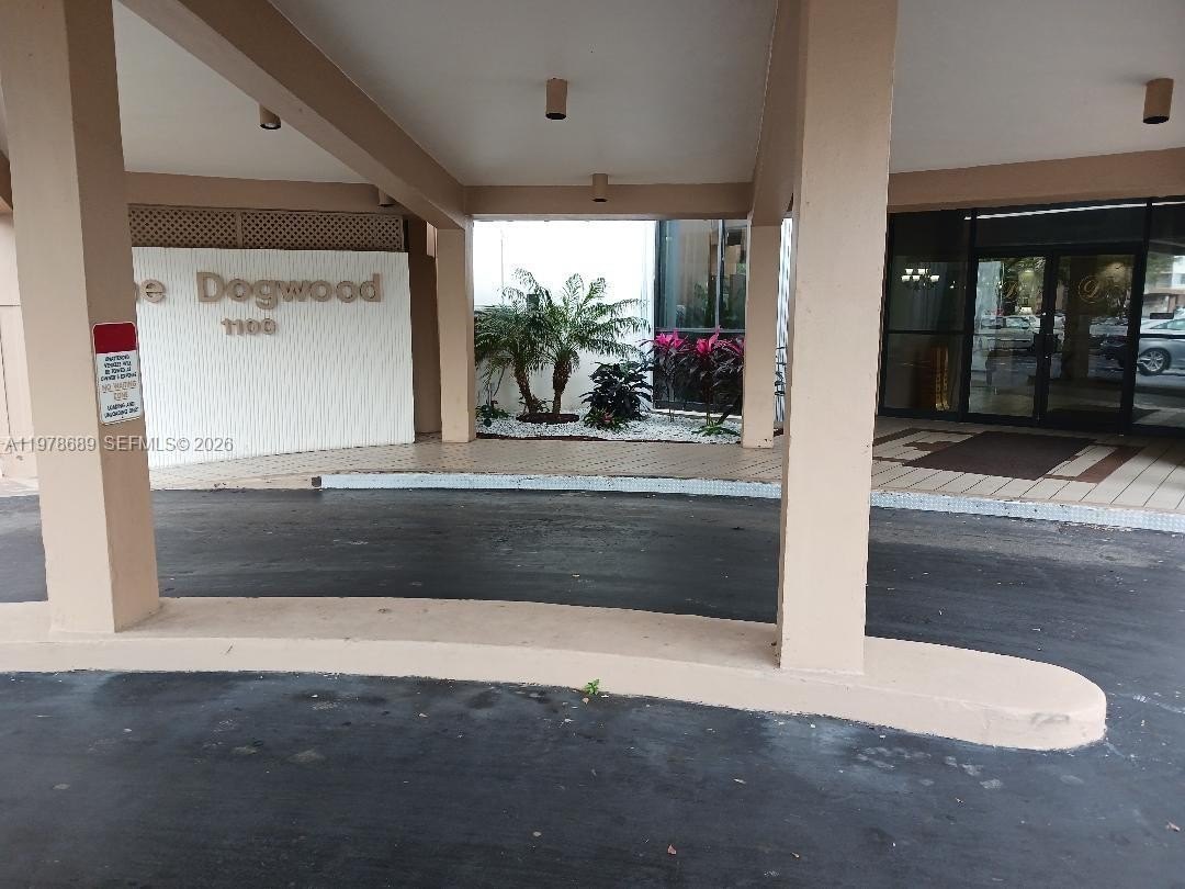 Condo 1BR 2BA - 1100 St Charles Pl, Pembroke Pines, FL