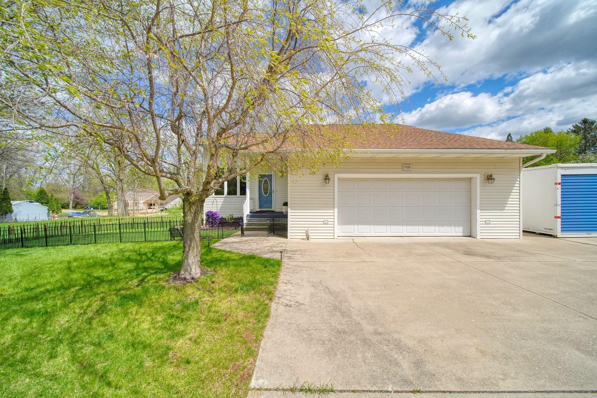 Single Family 3BR 4BA - 7155 Bayview Road, Jackson, MI