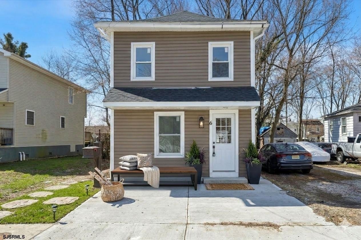 Single Family 4BR 2BA - 6 W Griffith St Street, Penns Grove Borough, NJ