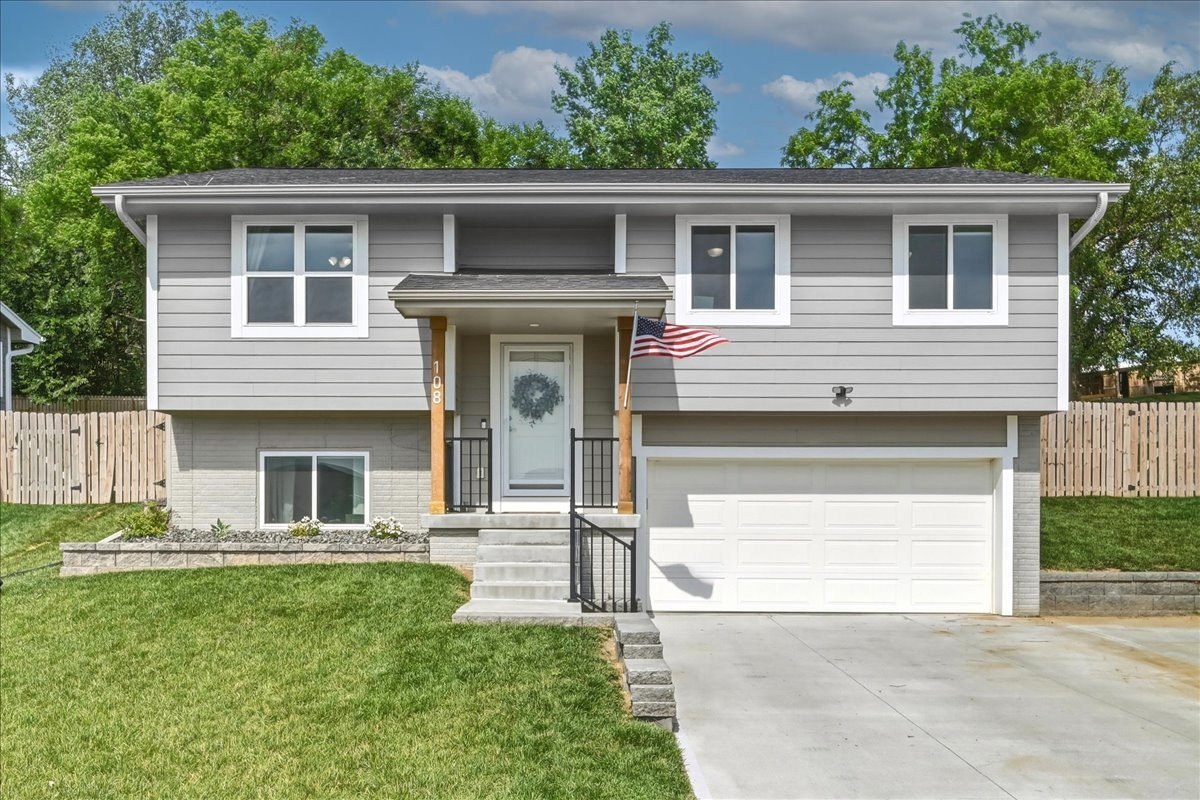 Single Family 3BR 2BA - 108 Maplewood Cir, Glenwood, IA