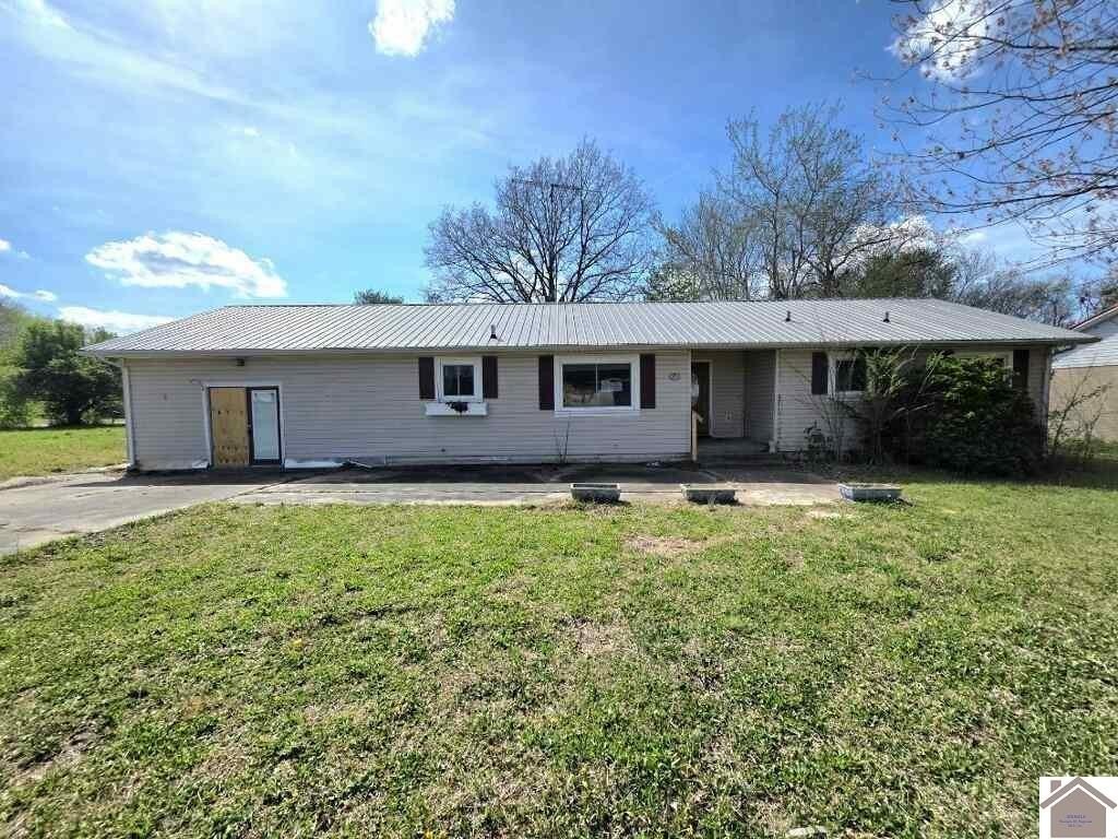 Other 3BR 2BA - 300 4th Street, Hazel, KY