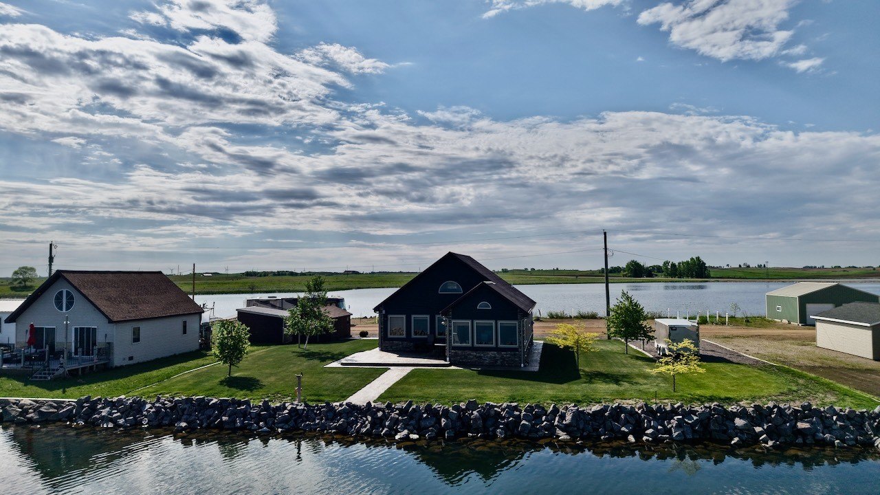 Single Family 2BR 1BA - 1100 East Lakeshore Drive, Waubay, SD