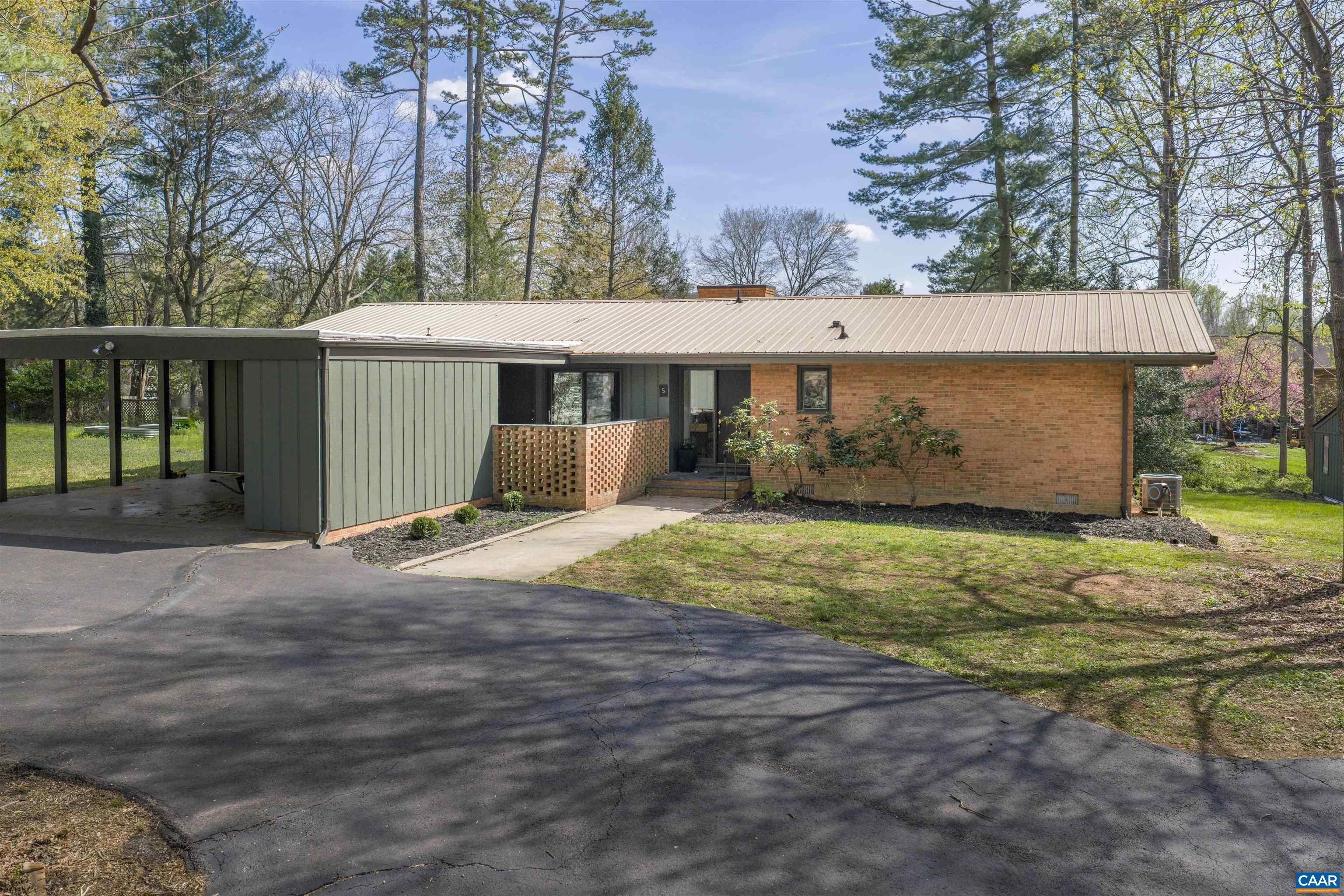 Single Family 3BR 2BA - 5 VINCENNES CT, CHARLOTTESVILLE, VA