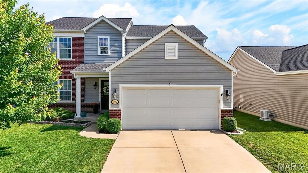Single Family 4BR 3BA - 225 Flint Brook Drive, O'Fallon, MO