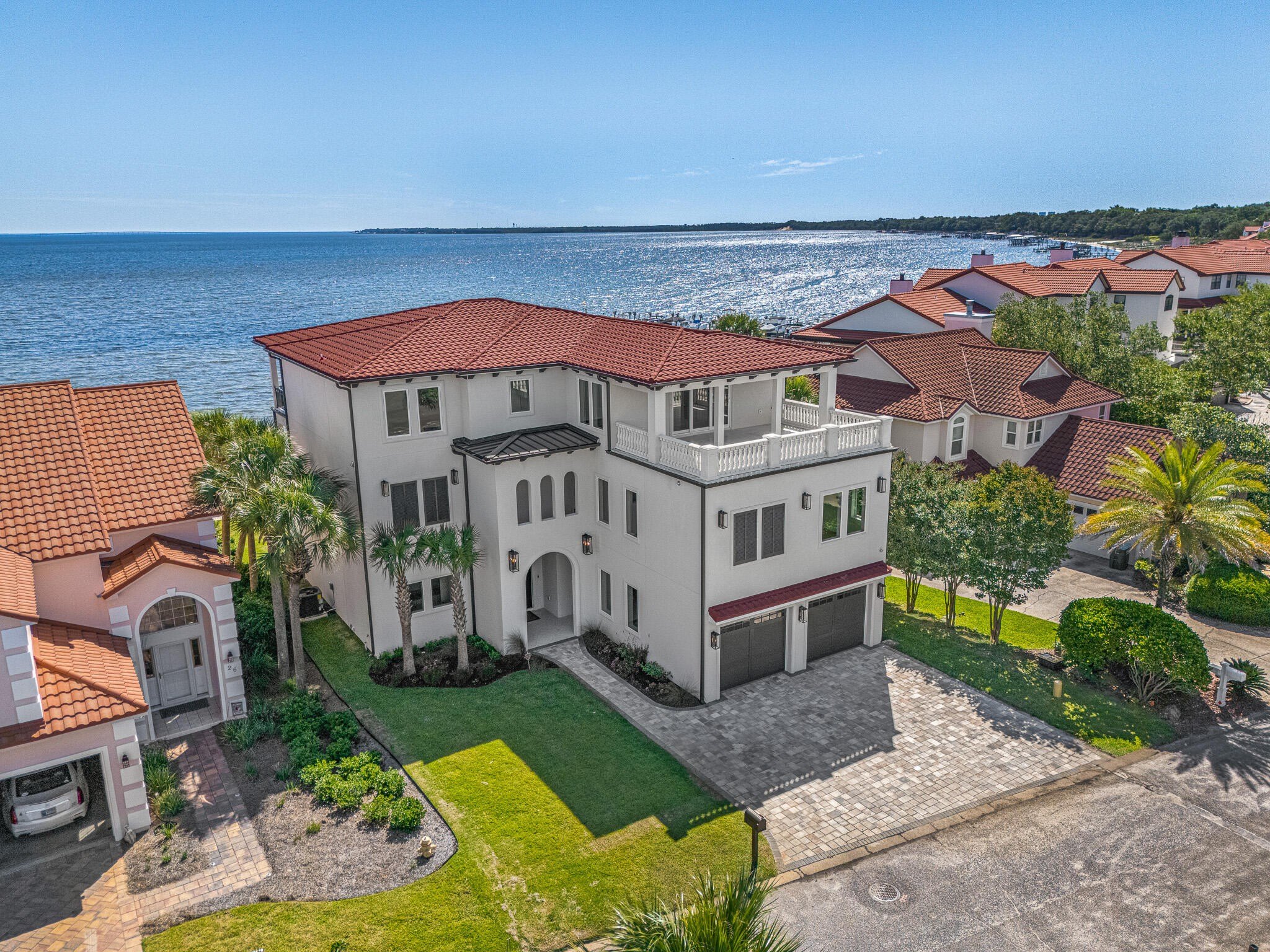 Single Family 5BR 6BA - 28 Baybridge Drive, Gulf Breeze, FL
