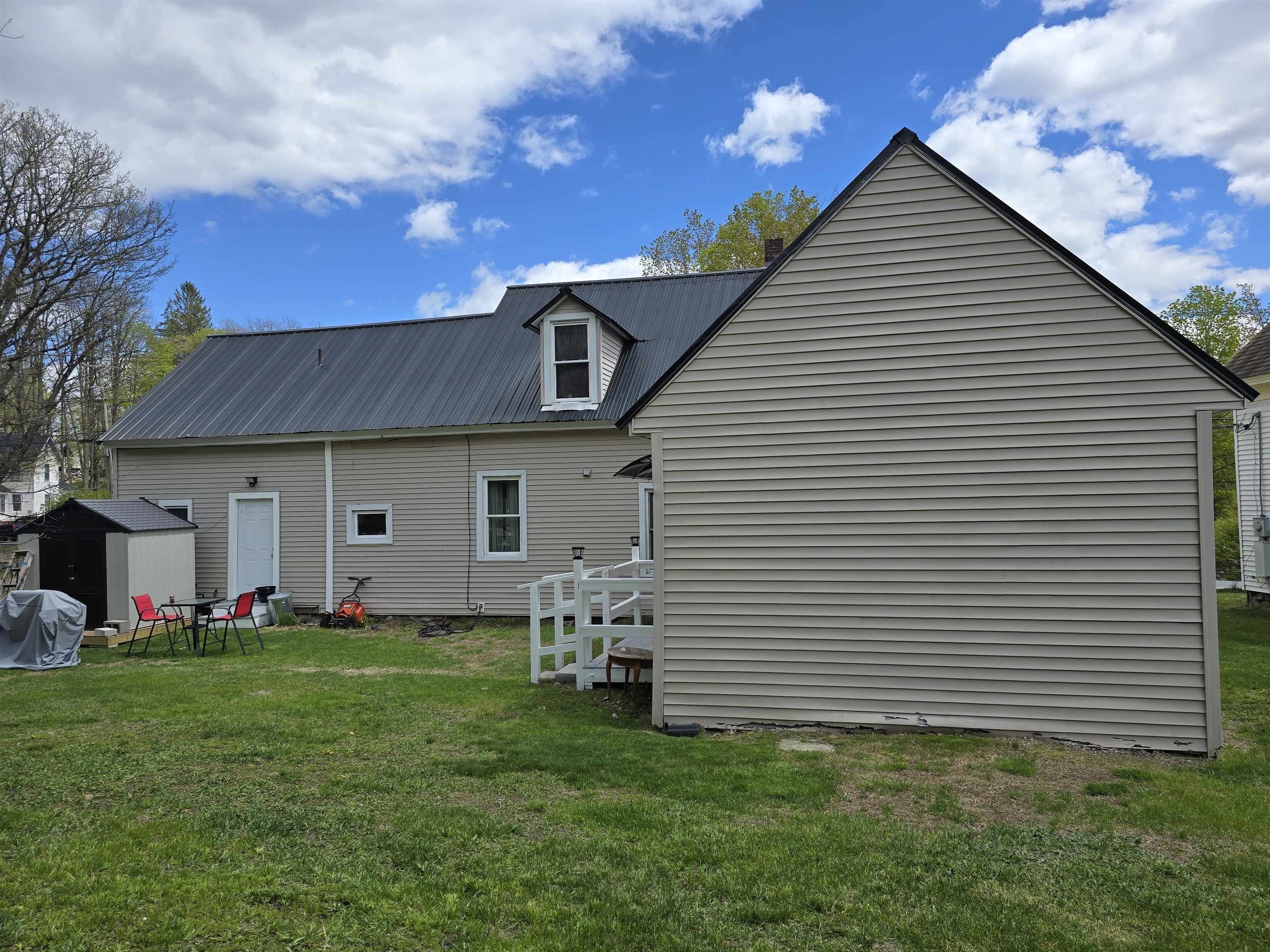 Single Family 5BR 2BA - 38 Summer Street, Newport, NH