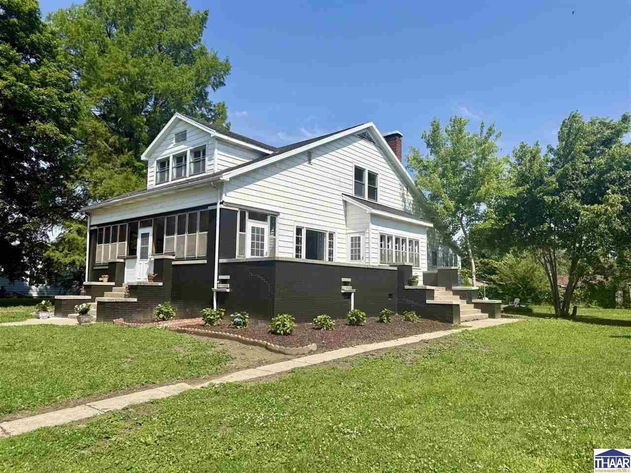 Single Family 6BR 2BA - 318 W Jefferson St, Shelburn, IN
