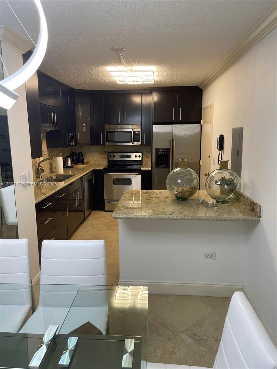 Condo 2BR 2BA - 5555 Collins Ave, Miami Beach, FL