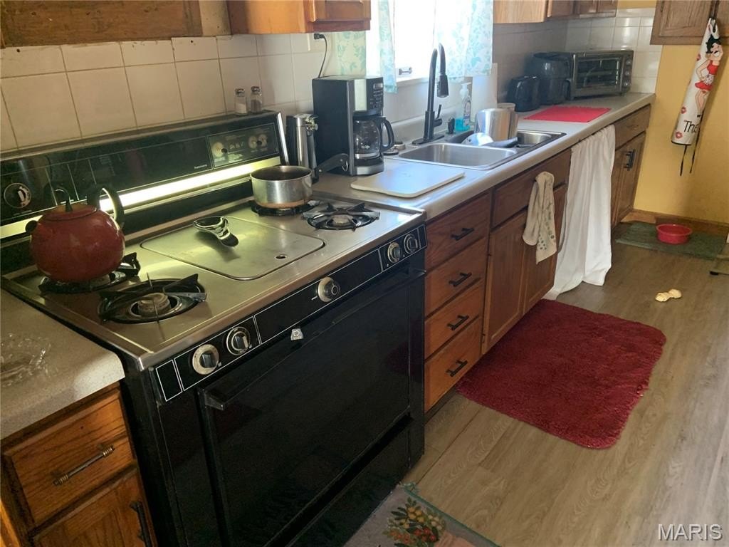 Single Family 4BR 2BA - 606 Monroe Street, East Alton, IL