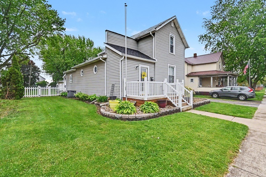 Single Family 2BR 2BA - 427 Wallace Avenue, Bucyrus, OH