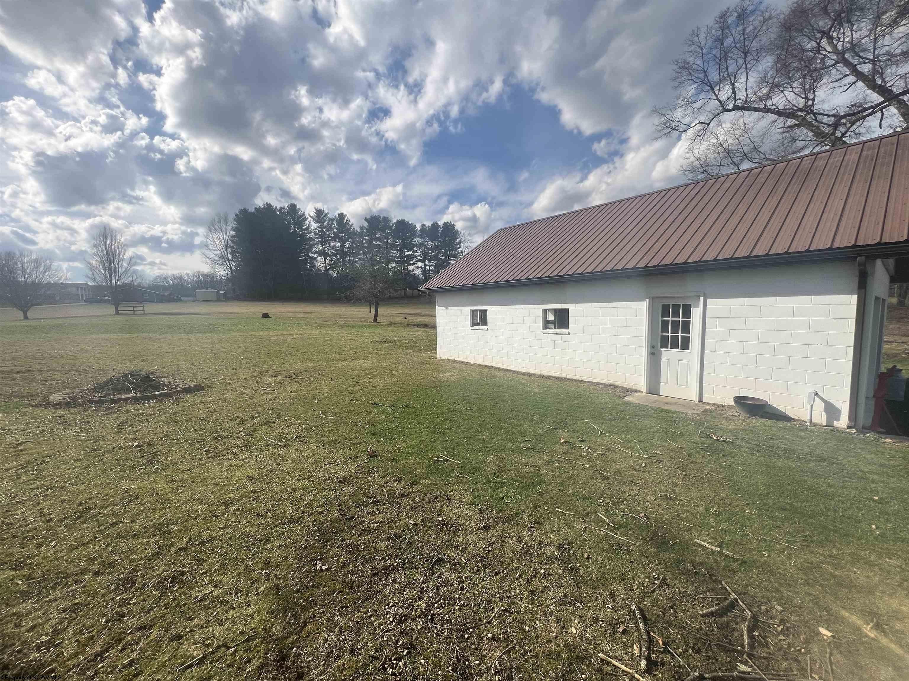 Single Family 3BR 2BA - 275 S Road, Arthurdale, WV