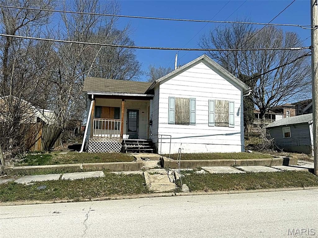Single Family 1BR 1BA - 614 Lyon Street, Hannibal, MO