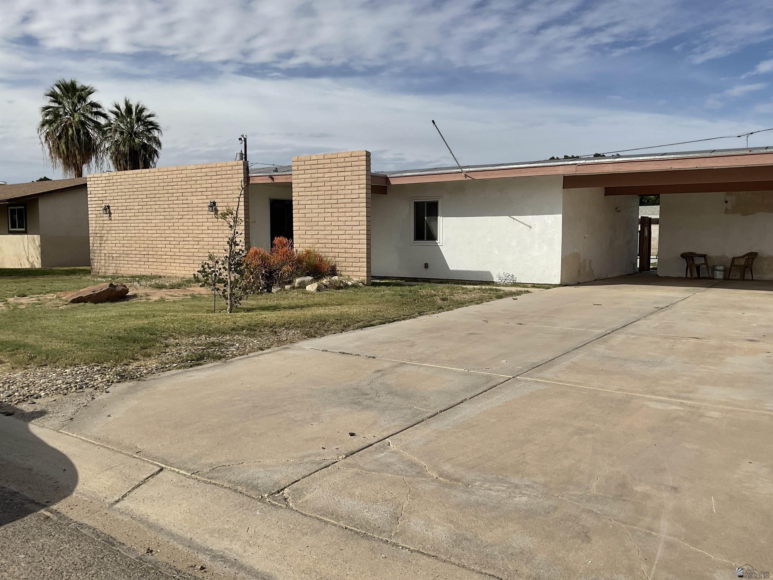 1916 W PUEBLO St