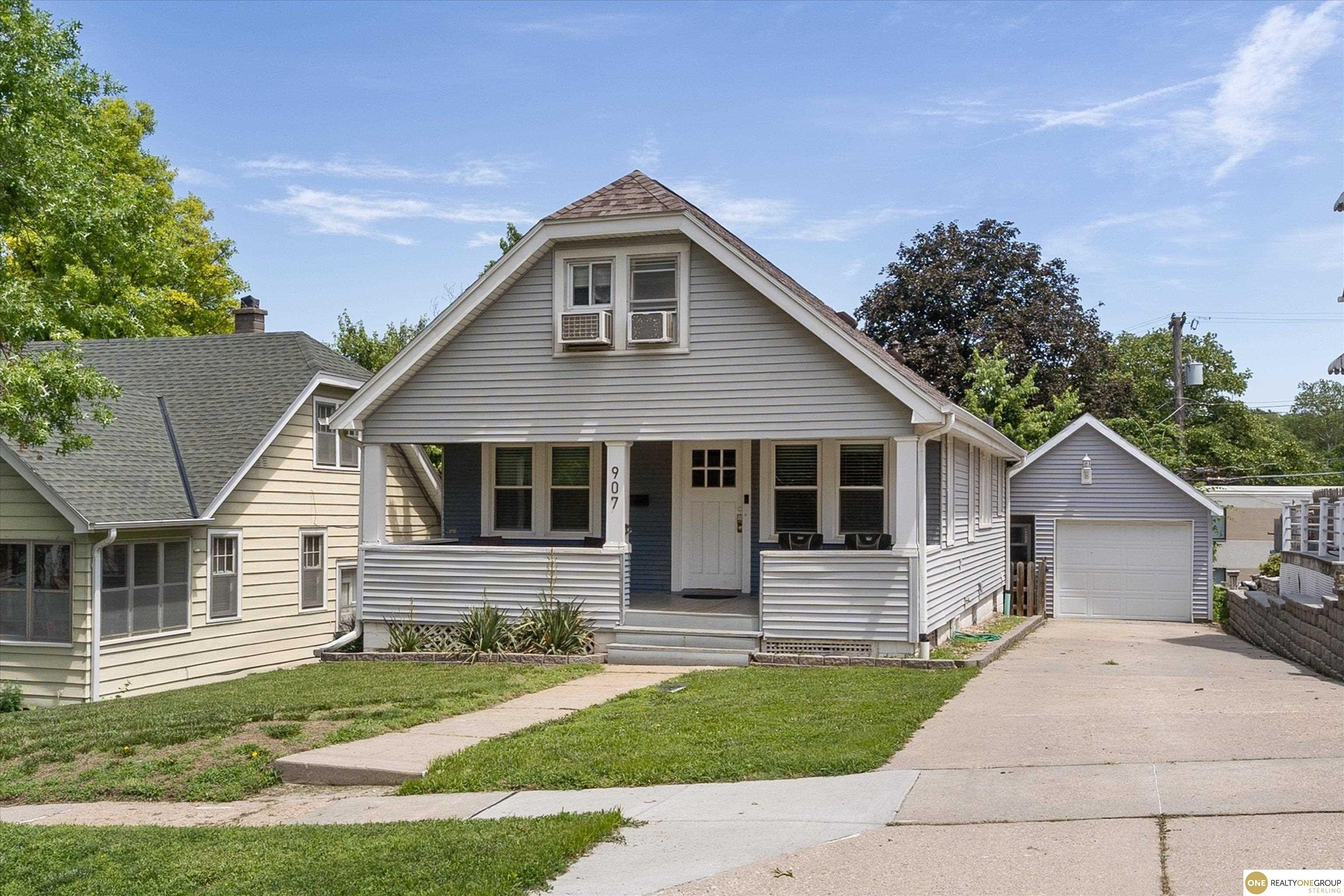 Single Family 4BR 2BA - 907 S 41st Street, Omaha, NE