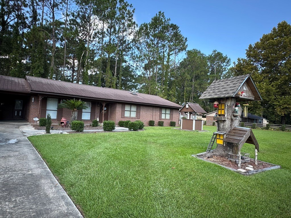 Single Family 2BR 2BA - 2603 Dianne Street, Adel, GA