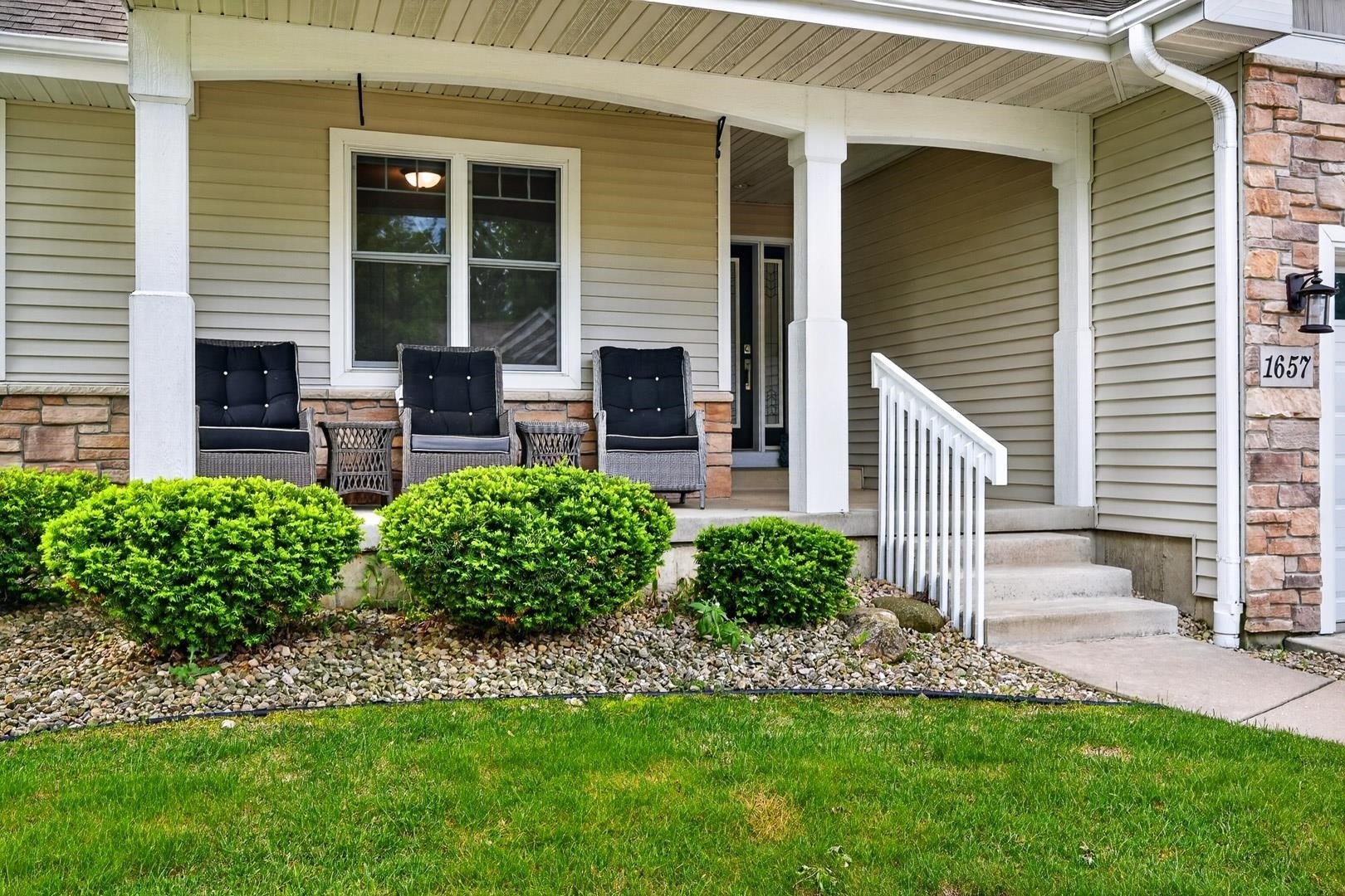 Single Family 4BR 3BA - 1657 Silverado Drive, Sun Prairie, WI