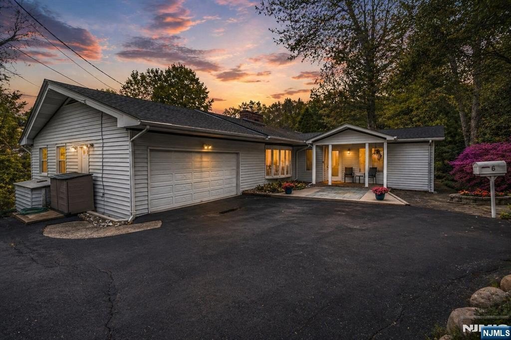 Single Family 4BR 3BA - 6 Seabert Lane, Kinnelon Borough, NJ