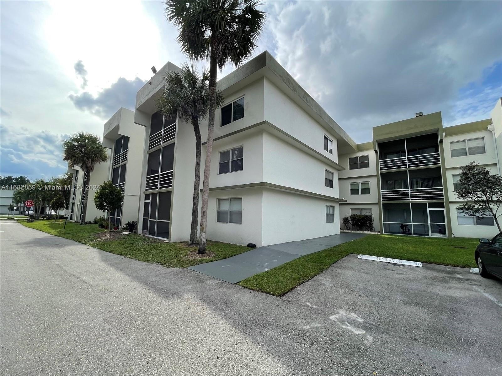 Condo 2BR 2BA - 4255 N University Dr, Sunrise, FL