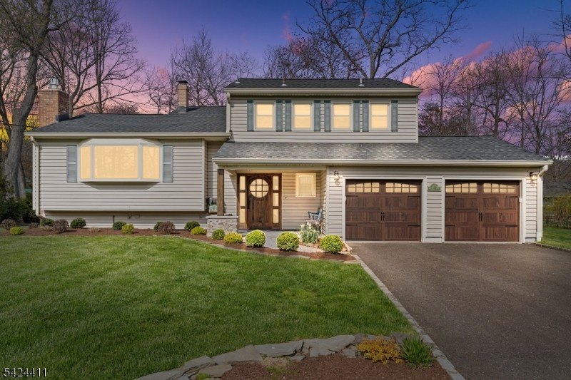 Single Family 4BR 4BA - 48 Hastings Rd, Berkeley Heights Twp., NJ