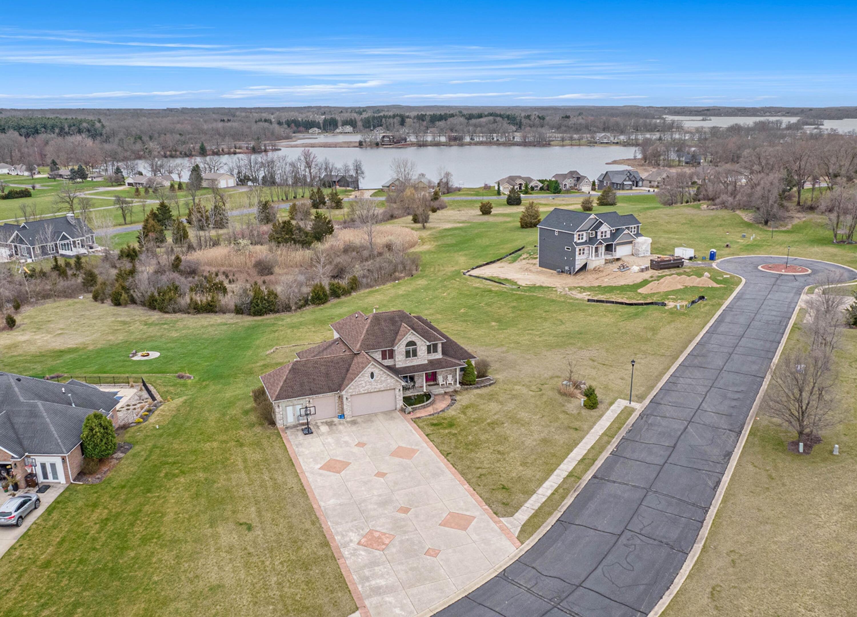 Single Family 4BR 4BA - 17 Coronado Drive, Jackson, MI