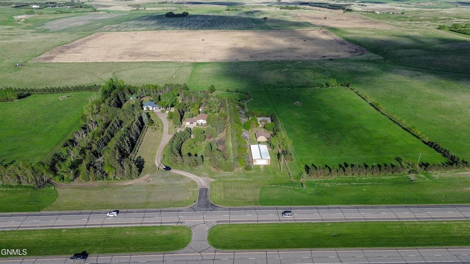 Single Family 4BR 2BA - 19351 Highway 83 NE, Baldwin, ND