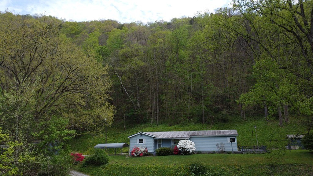 Single Family 2BR 2BA - 2390 Collins Hwy, Pikeville, KY