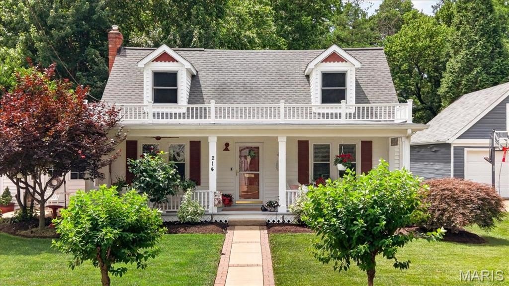 Single Family 4BR 2BA - 214 Way Avenue, Kirkwood, MO