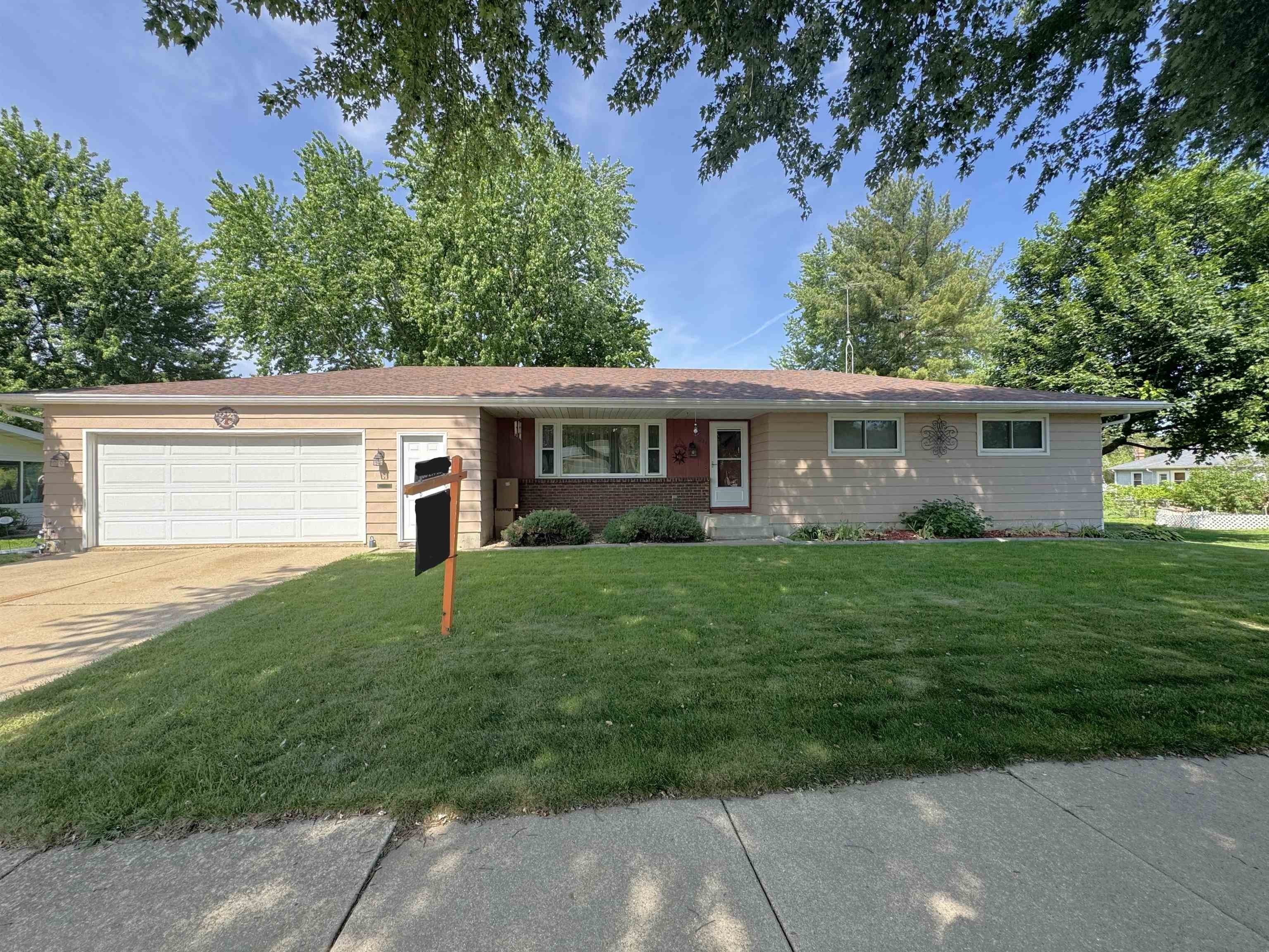 Single Family 3BR 3BA - 723 27th Avenue, Monroe, WI