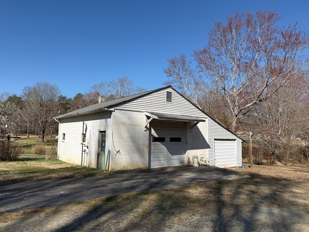 Single Family 3BR 2BA - 111 Page Street, Farmville, VA