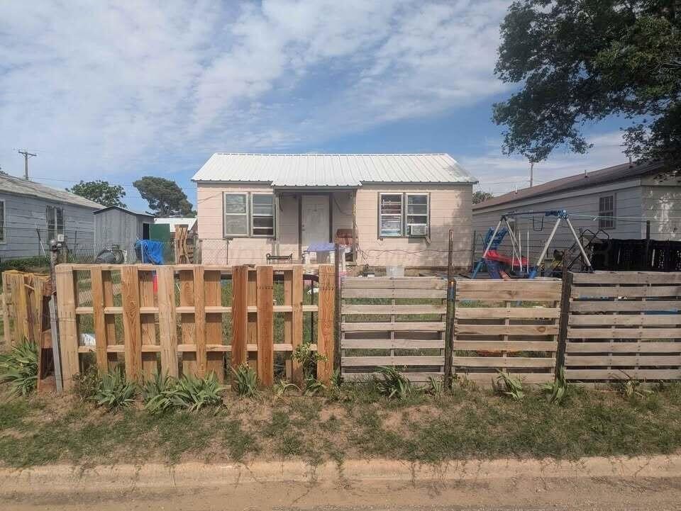 Other 2BR 1BA - 325 Morse Avenue, Stinnett, TX