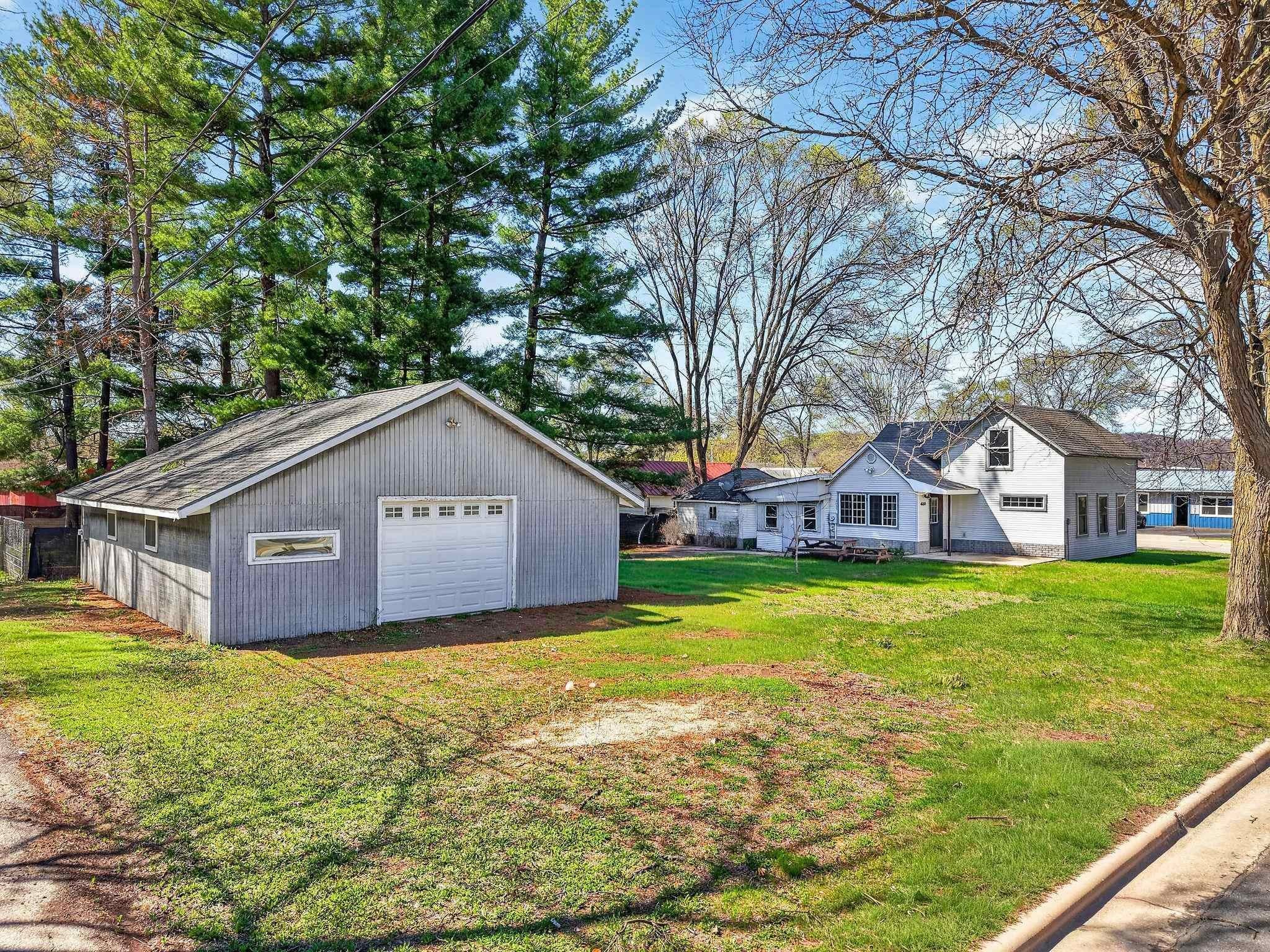 Single Family 2BR 1BA - 400 Chestnut Street, Boscobel, WI