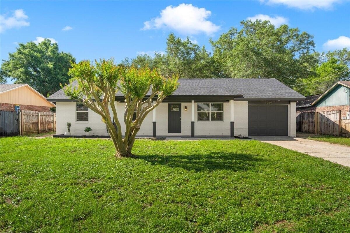 Single Family 3BR 2BA - 3229 Auburn Parkway, Gulf Breeze, FL