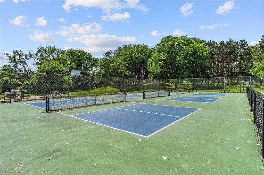 Single Family 2BR 2BA - 4222 Bridgewood Terrace, Vadnais Heights, MN