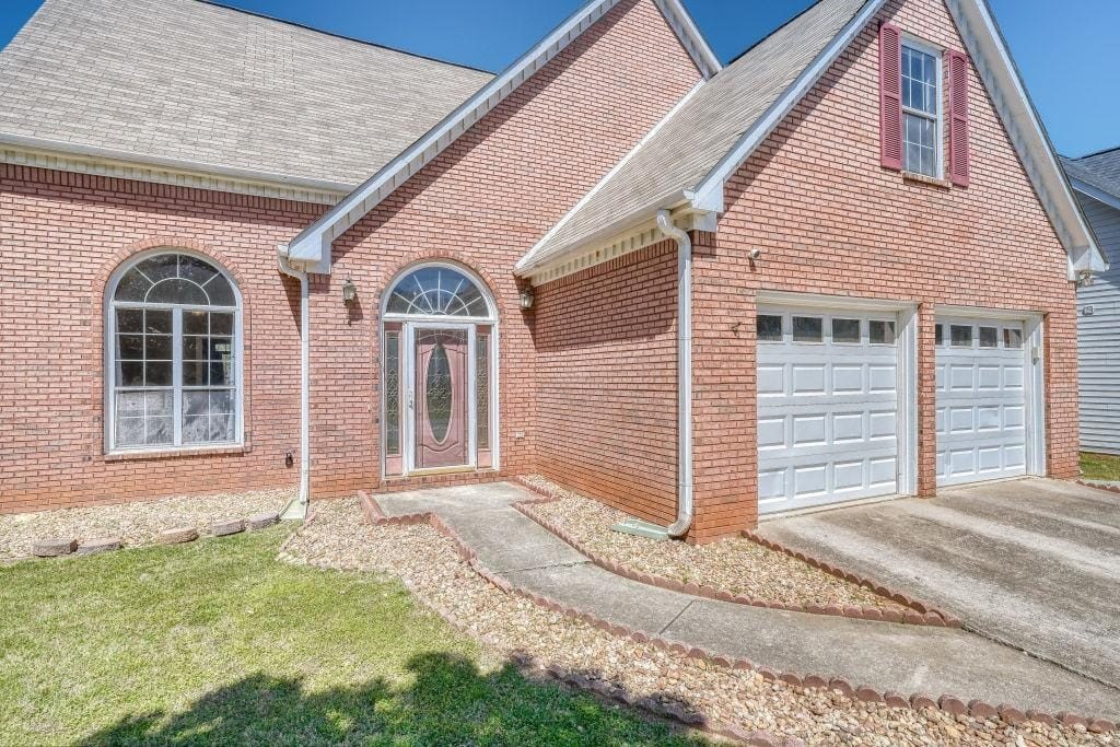 Single Family 4BR 4BA - 6004 Bordeau Walk SE, Smyrna, GA