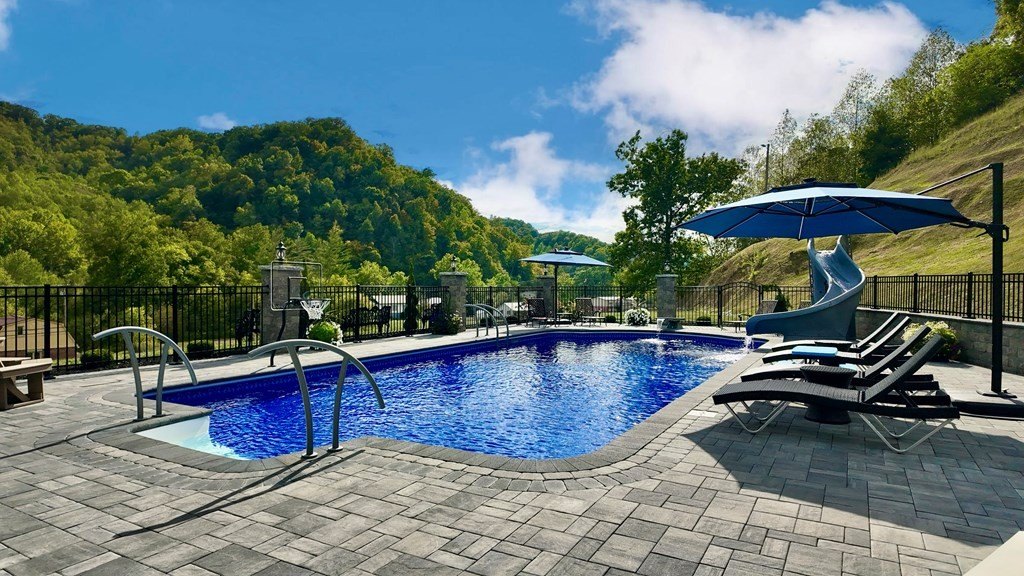 Single Family 3BR 3BA - 179 Ky Rt 194, Prestonsburg, KY