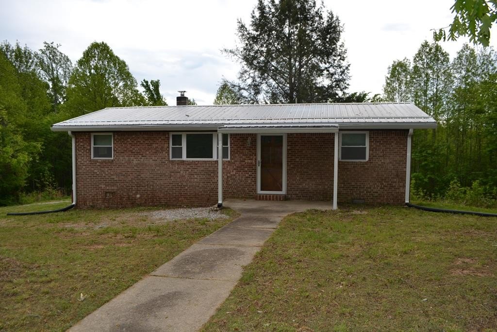 Single Family 4BR 2BA - 5015 Crumptown Road, Farmville, VA