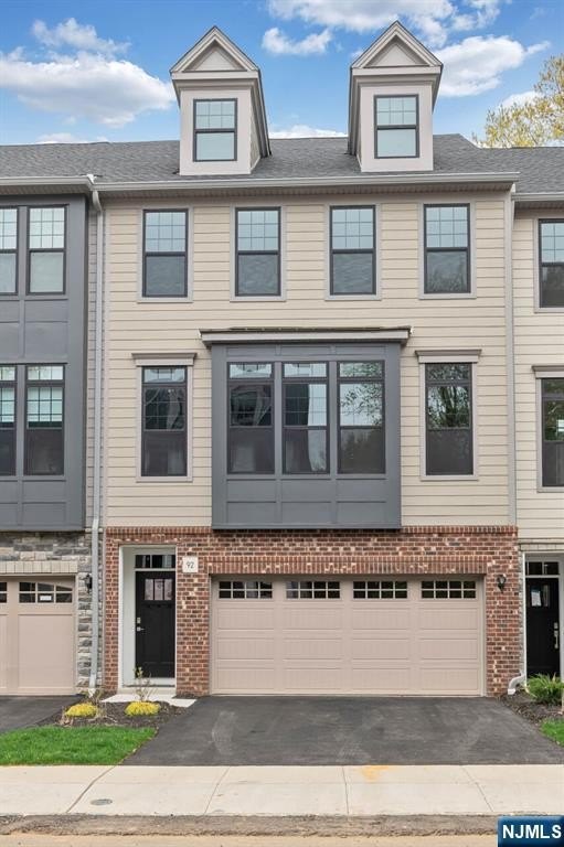 Single Family 3BR 4BA - 92 Cinnamon Drive, Upper Saddle River, NJ