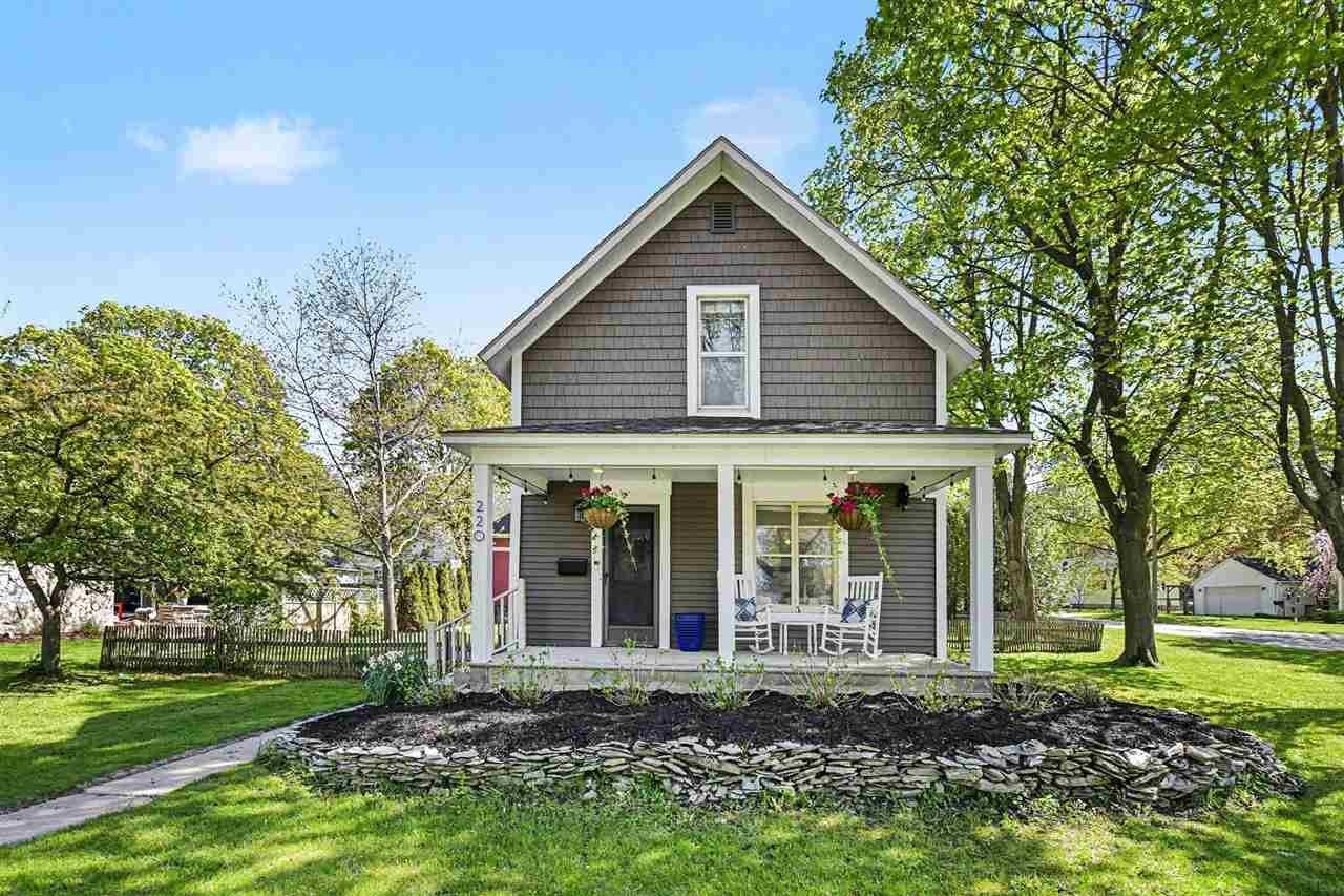 Single Family 2BR 2BA - 220 W Hurlbut, Charlevoix, MI