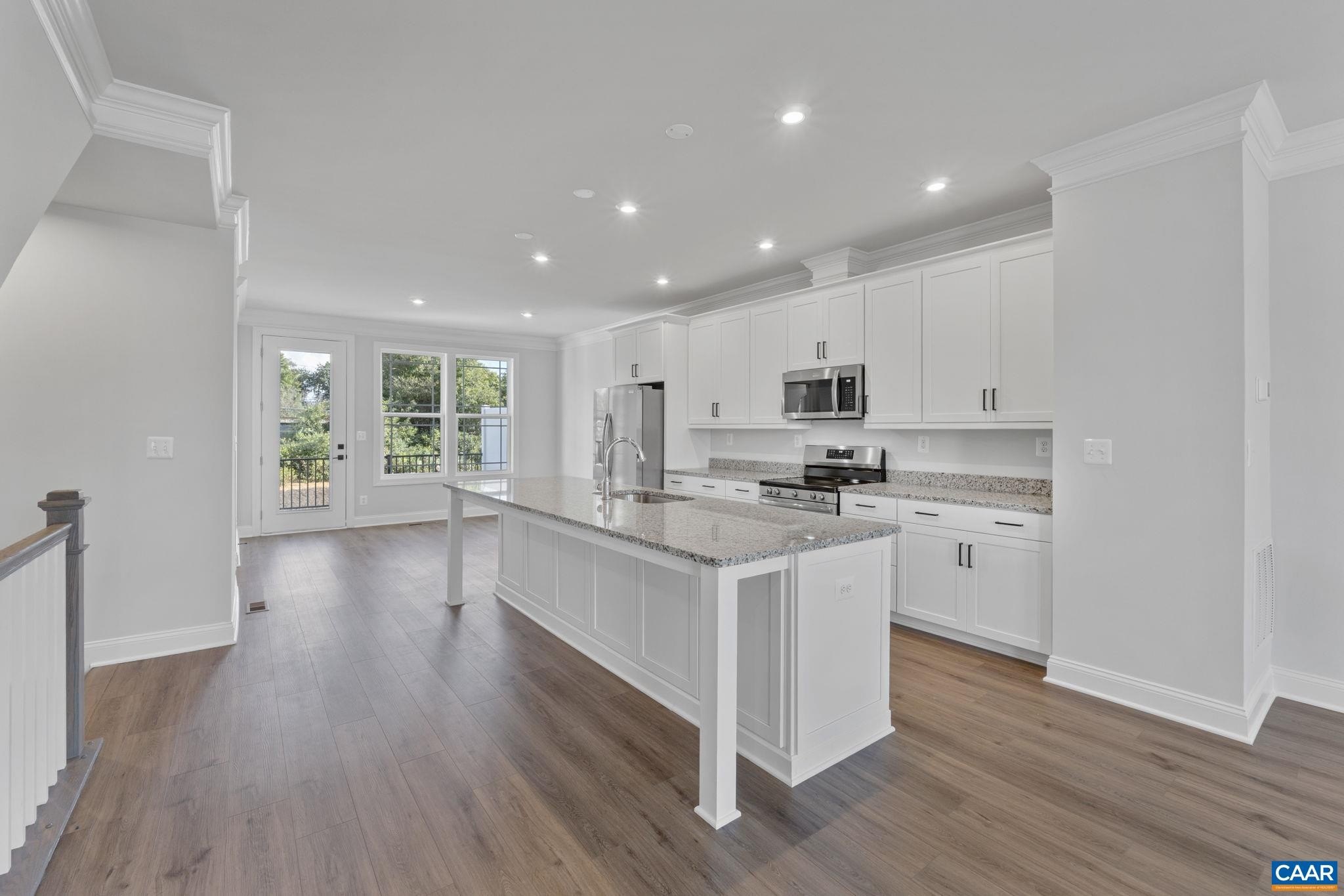 Single Family 4BR 4BA - 136 PARK RIDGE DR, CROZET, VA