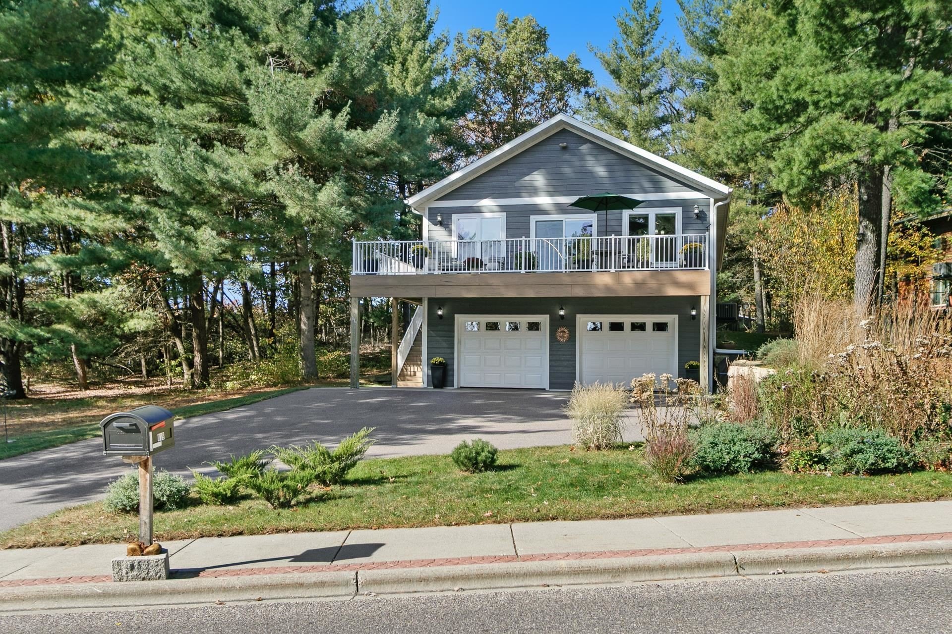 819 E Hiawatha Dr  