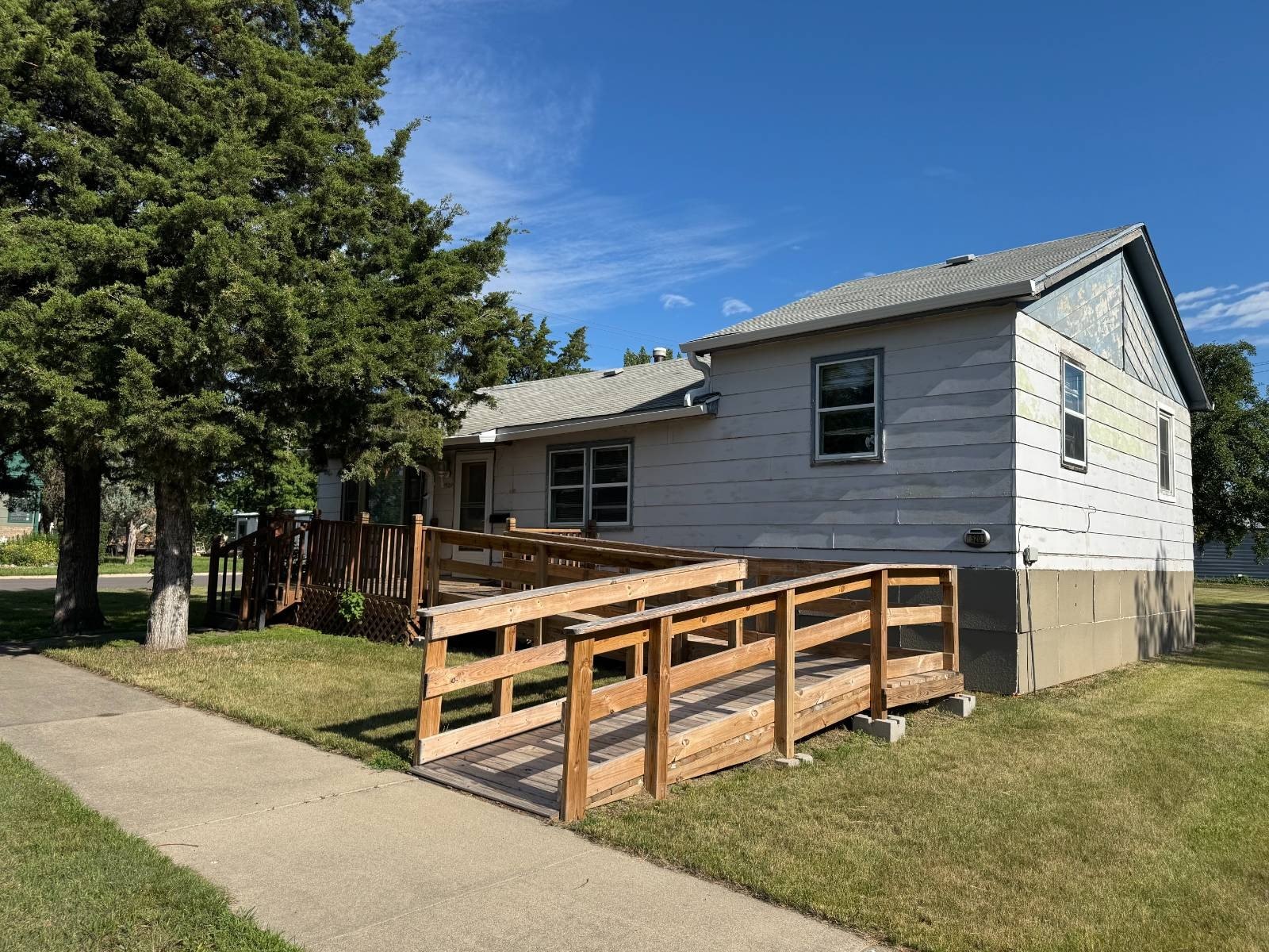 Single Family 1BA - 520 West 3rd Avenue, Redfield, SD