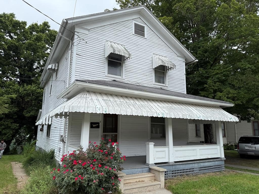Single Family 3BR 2BA - 110 Park Avenue, HINTON, WV