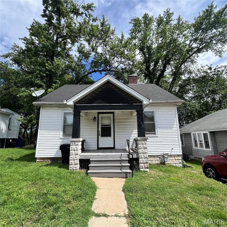 Single Family 3BR 1BA - 321 W Cleveland Avenue, Belleville, IL