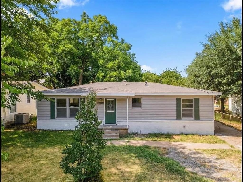 Single Family 3BR 1BA - 1529 E King Street, Sherman, TX