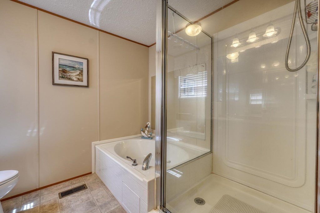 Single Family 2BR 2BA - 109 Canary Lane, HAYESVILLE, NC