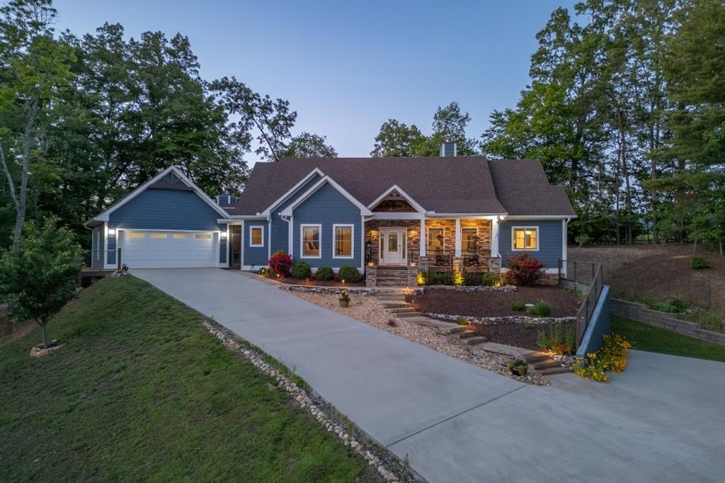 Single Family 3BR 4BA - 128 Gray Eagle Lane, Blairsville, GA